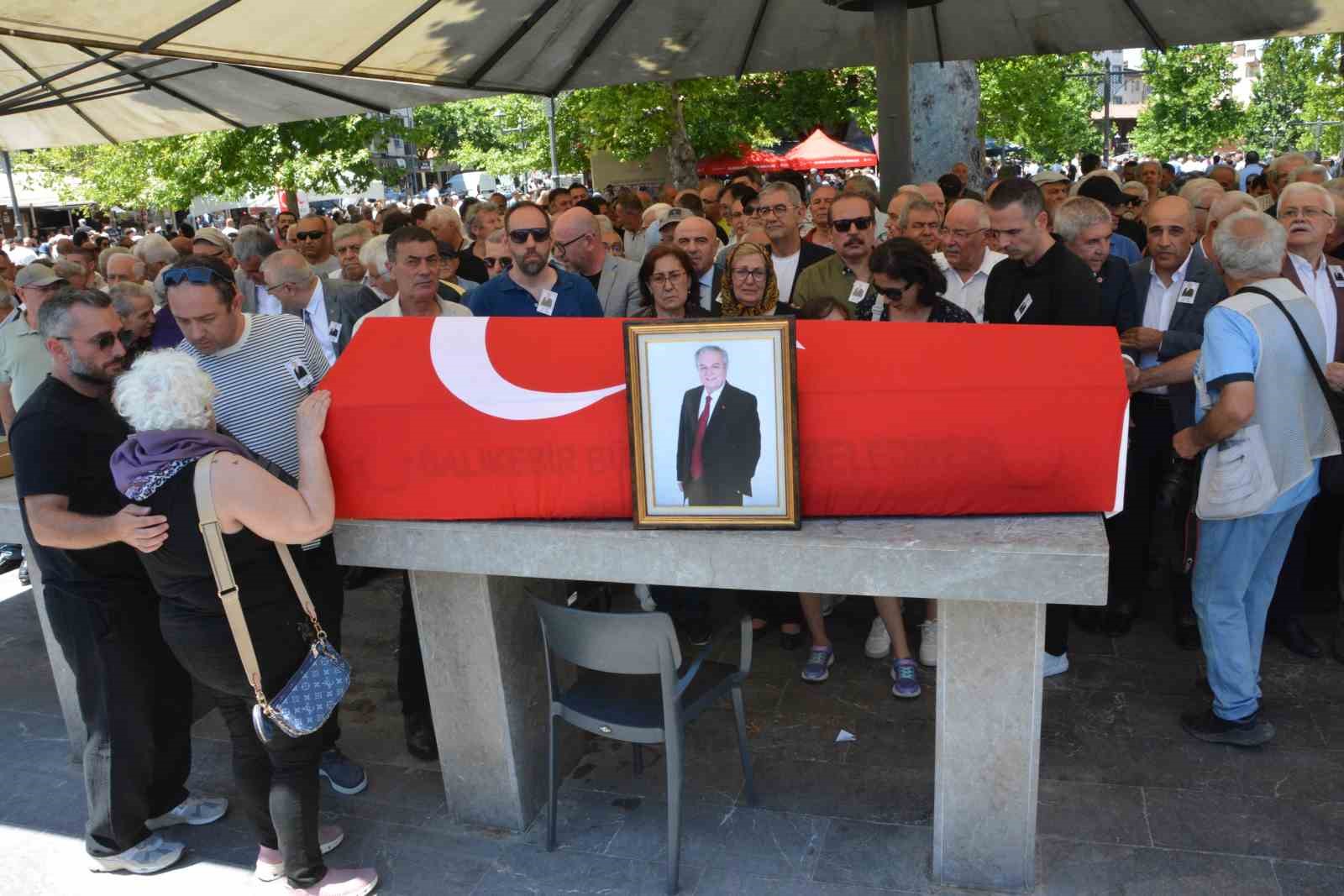 bir cenaze tek parti 2 genel baskan 2 IZWOQuwl