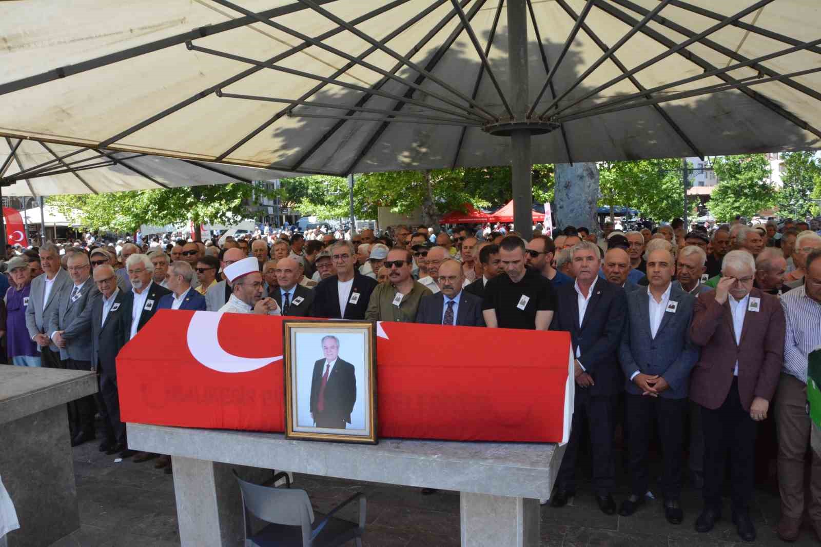 bir cenaze tek parti 2 genel baskan 3 XaqFWh1V
