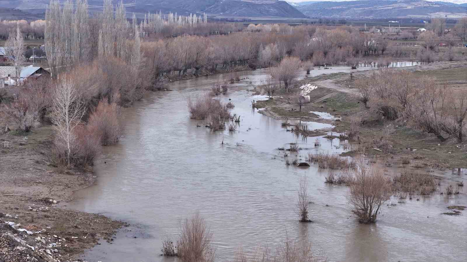bir donem tamamen kuruyan nehir yeniden costu 10 yhzHVKu5