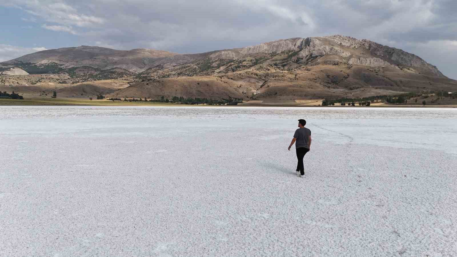 bir donem tamamen kuruyup beyaz ortuyle kaplanmisti yeniden su tuttu 2 h2pWiysP