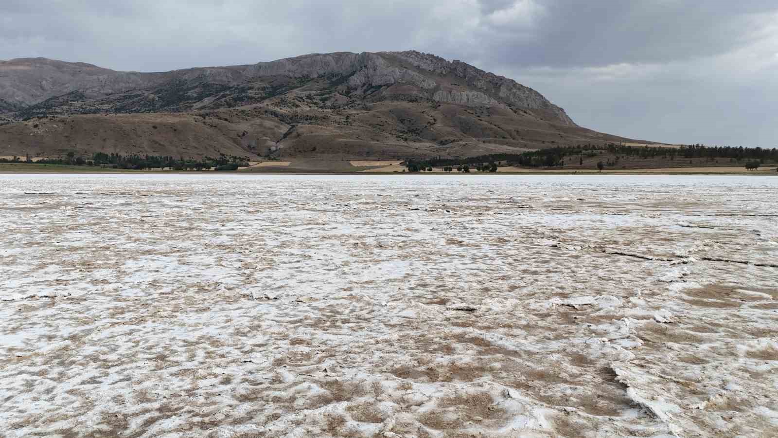 bir donem tamamen kuruyup beyaz ortuyle kaplanmisti yeniden su tuttu 4 8K2iDWSl