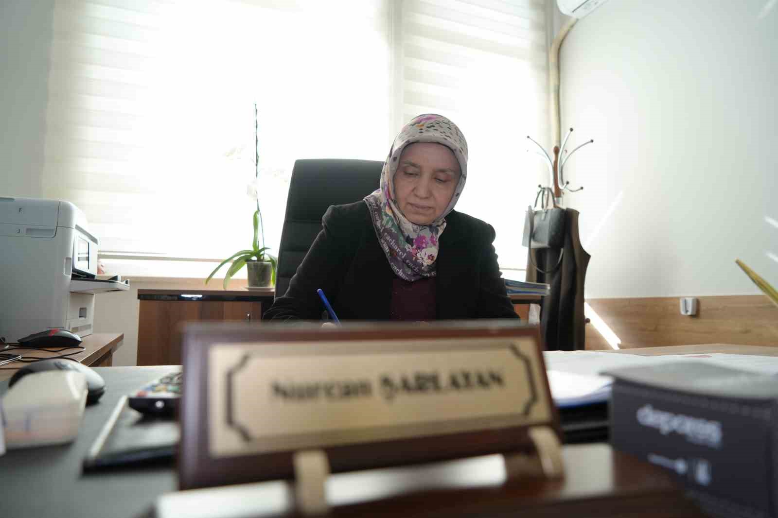 bir egitimcinin unutamadigi 28 subat gercegi kutuphanede allah yazan kitap bile yasakti 6 miHmDraY