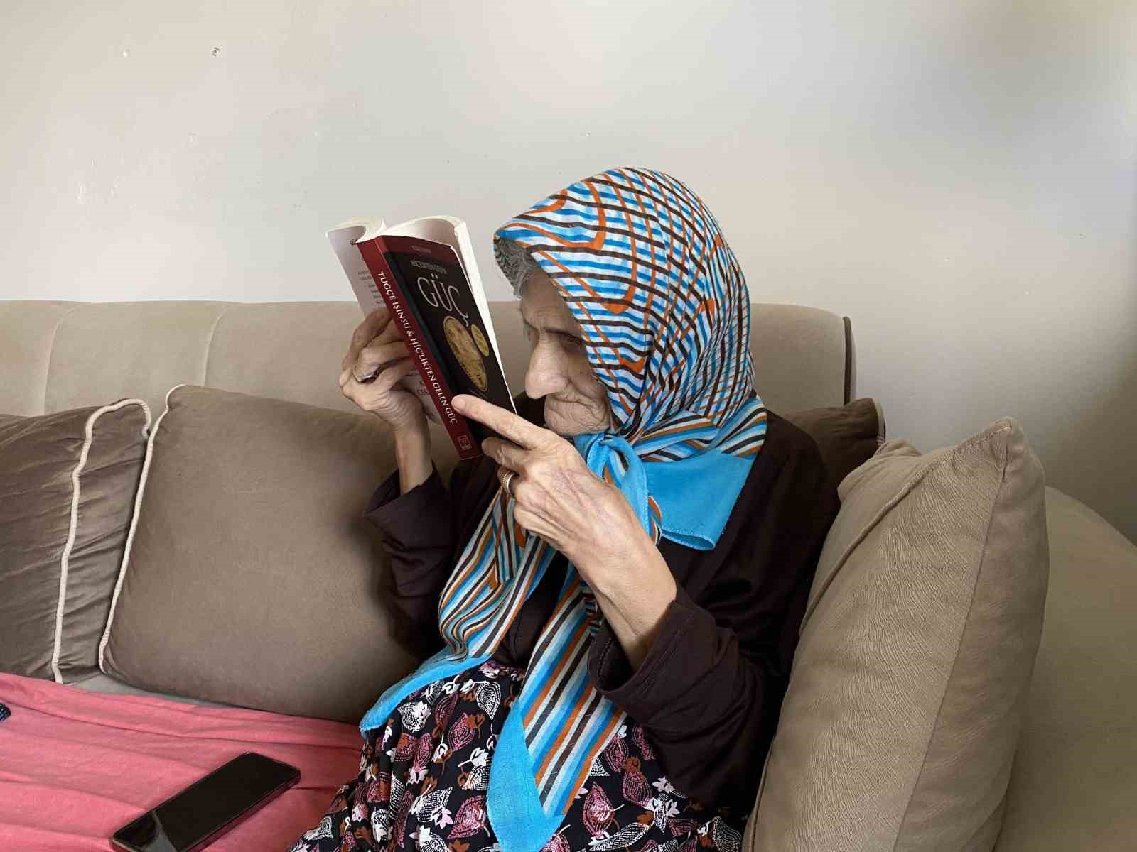Bir gözü görmeyen 70 yaşındaki Sema teyze kitap okumaktan ve örgü örmekten vazgeçmiyor 4 bir gozu gormeyen 70 yasindaki sema teyze kitap okumaktan ve orgu ormekten vazgecmiyor 0 1FvdSbWL