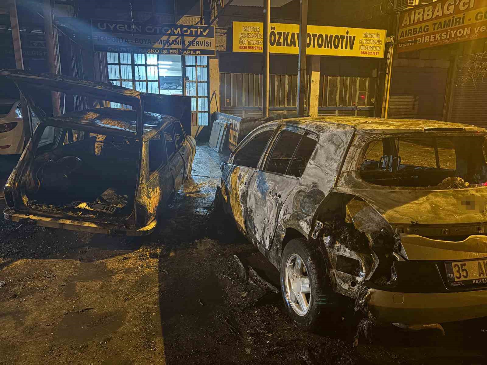 bir gun once oto sanayiye birakilan kazali otomobil alev aldi 1 DSuCBWba