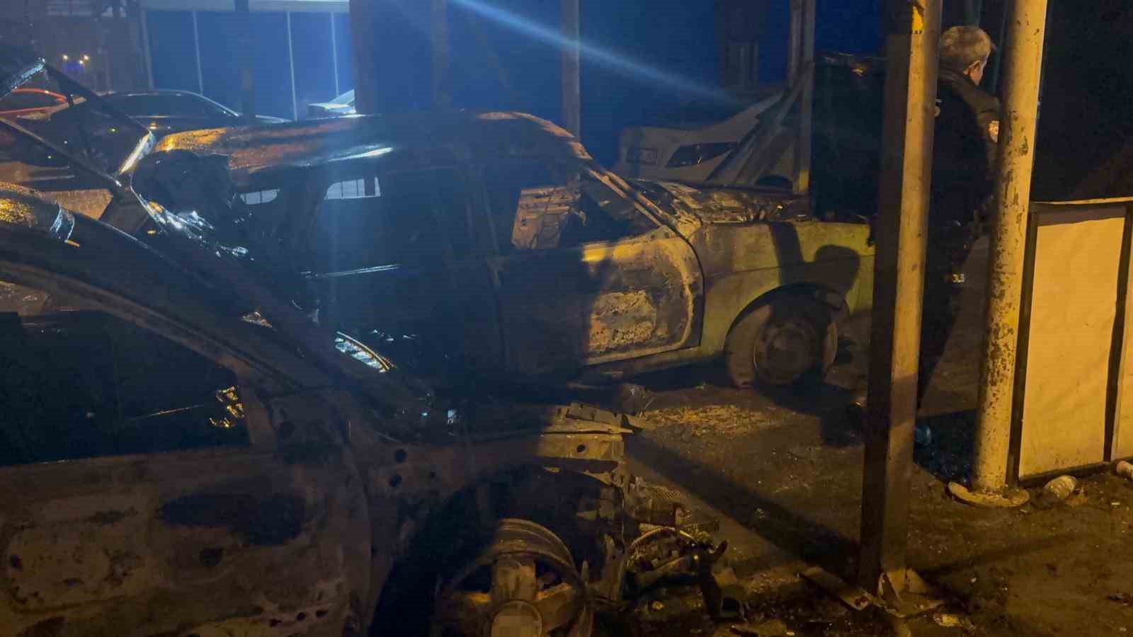 bir gun once oto sanayiye birakilan kazali otomobil alev aldi 3 U1s2lYMd