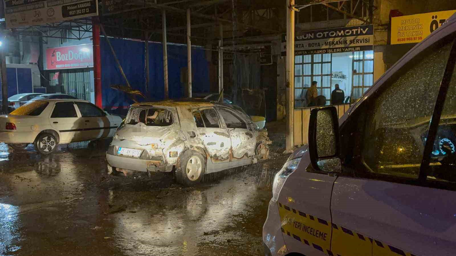 bir gun once oto sanayiye birakilan kazali otomobil alev aldi 4 WIKq29qJ