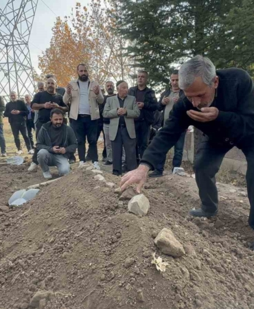 bir-hafta-sonra-cesedi-bulunan-veysel-son-yolculuguna-ugurlandi-Kub4qFst.jpg