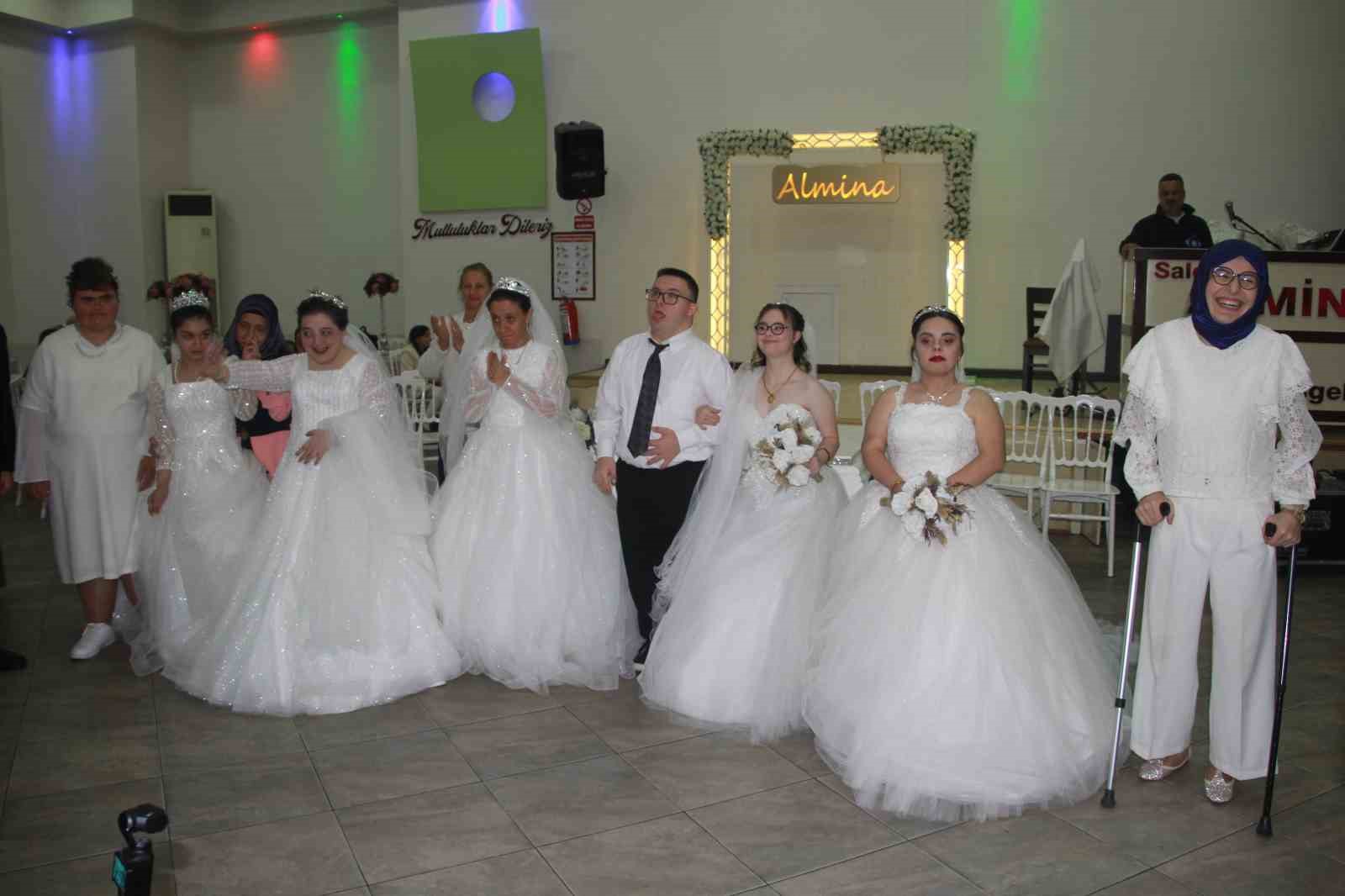 bir hayal 7 mutluluga donustu down sendromlu genc kizlara temsili dugun 3 PelfaIrK