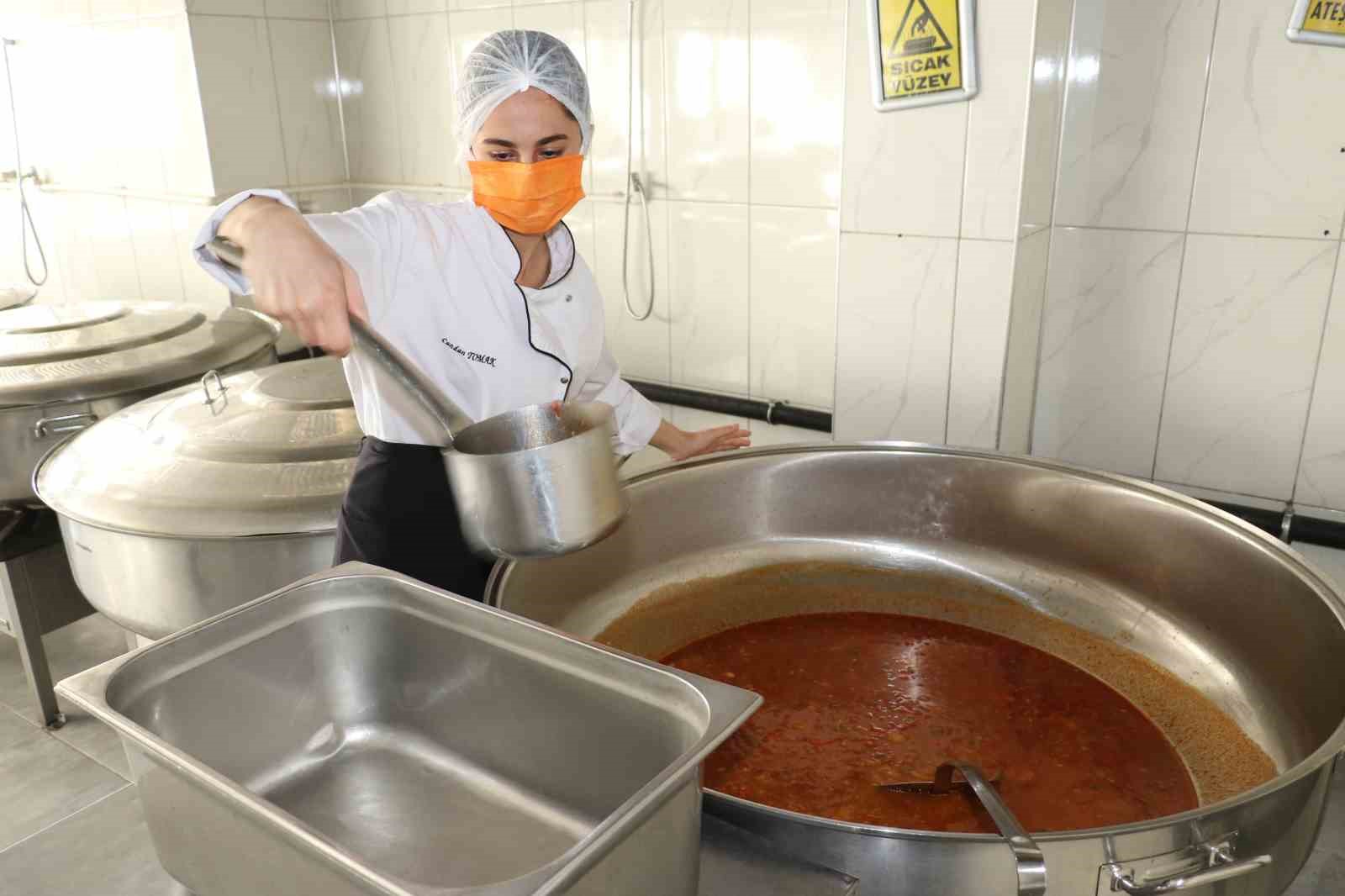 bir ilcedeki okullarin yemek ihtiyacini bu lise karsiliyor yillik 15 milyon ciro yapiyor 1 9dDJwU1F