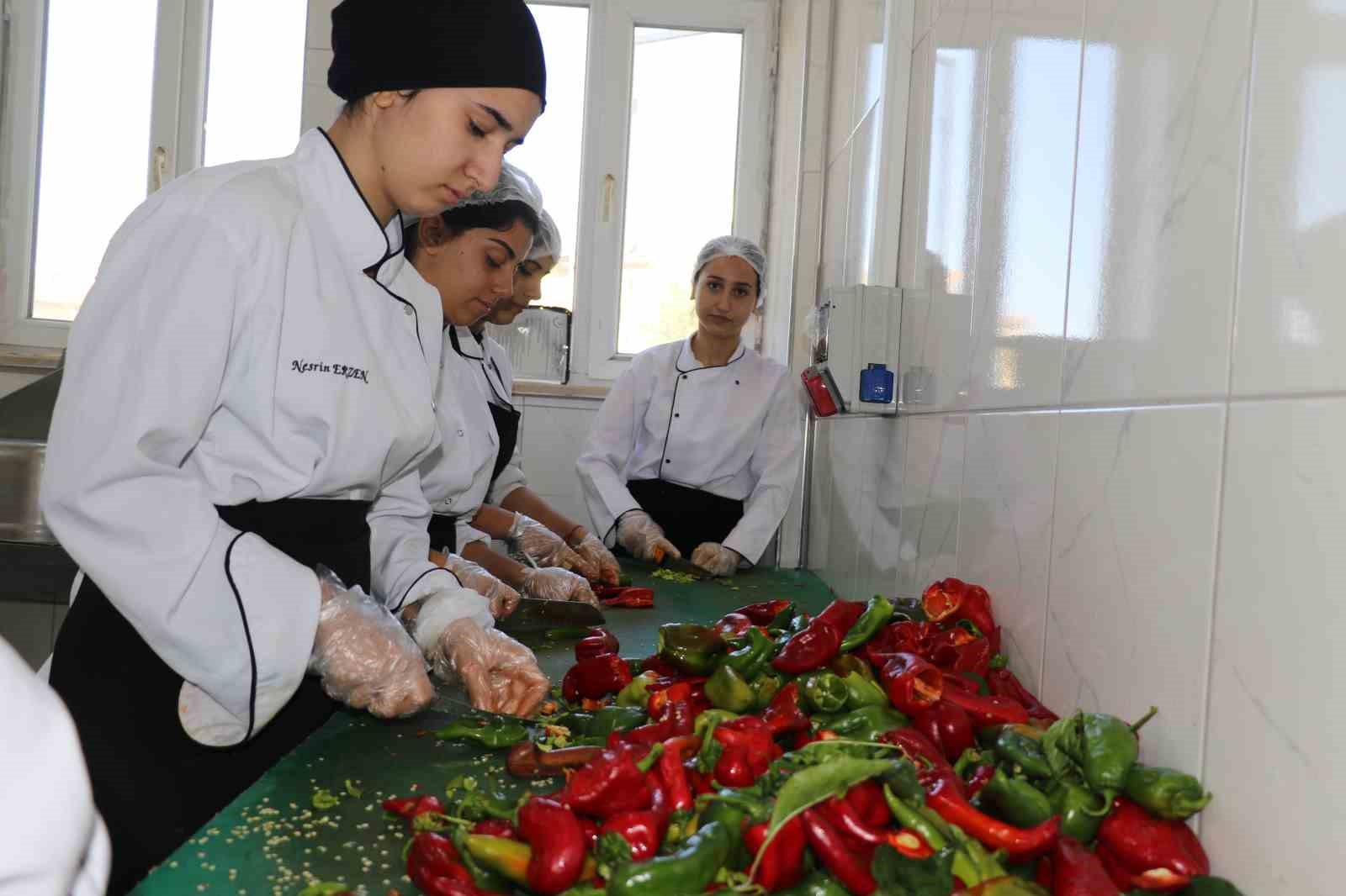 bir ilcedeki okullarin yemek ihtiyacini bu lise karsiliyor yillik 15 milyon ciro yapiyor 3 gQmUcWt9