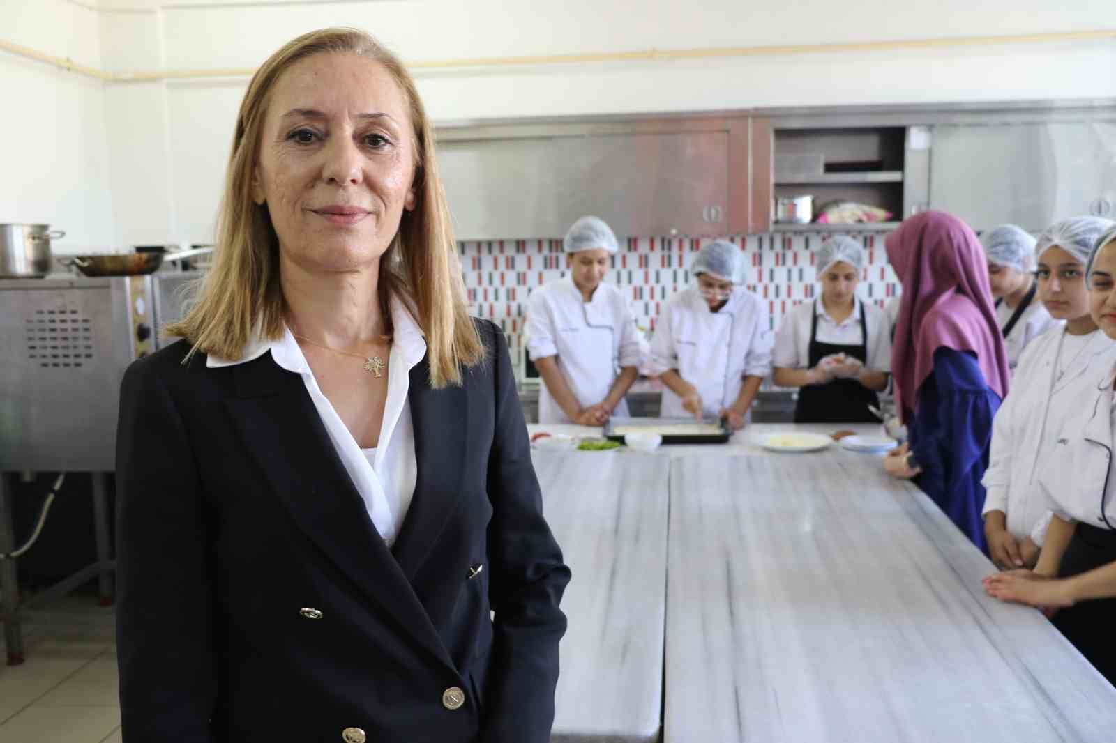 bir ilcedeki okullarin yemek ihtiyacini bu lise karsiliyor yillik 15 milyon ciro yapiyor 6 9CwNHwYy