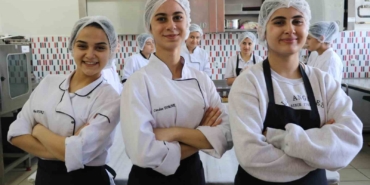 bir-ilcedeki-okullarin-yemek-ihtiyacini-bu-lise-karsiliyor-yillik-15-milyon-ciro-yapiyor-8BaWwMLt.jpg