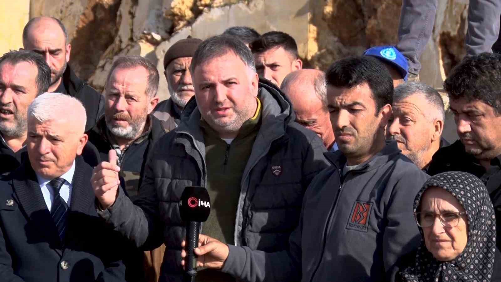 bir koyu ayaklandiran karar kaynak suyu icin eylem yaptilar 2 heP5S5m8