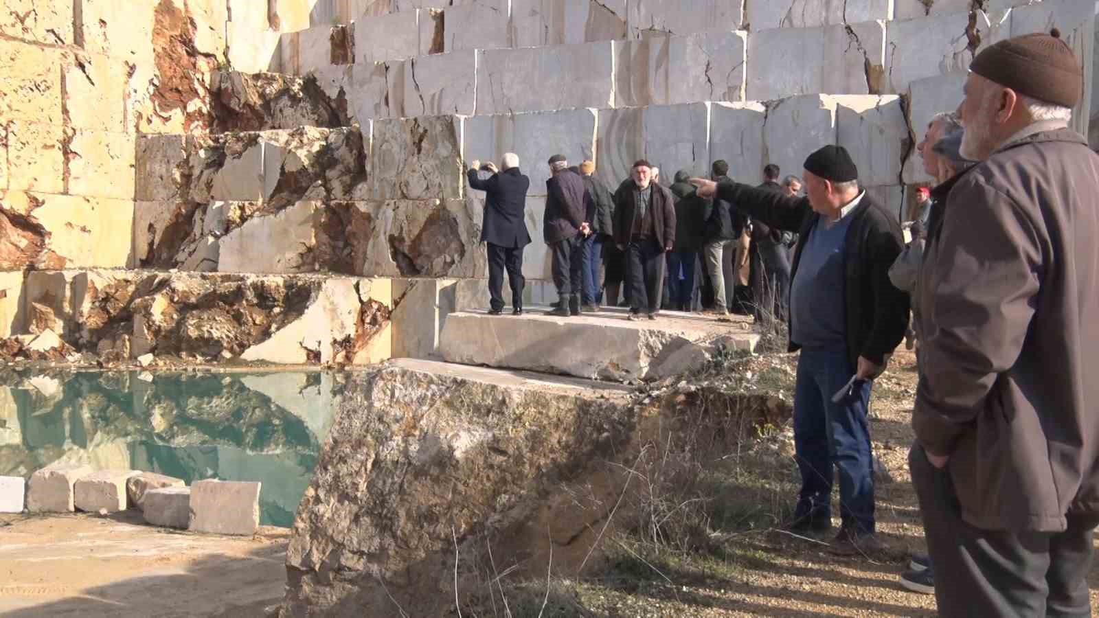bir koyu ayaklandiran karar kaynak suyu icin eylem yaptilar 5 eY1NThFz