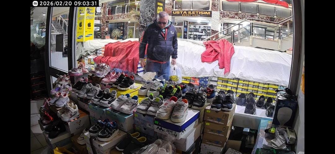 bir magazadan mont digerinden ayakkabi caldi o anlar kamerada 0