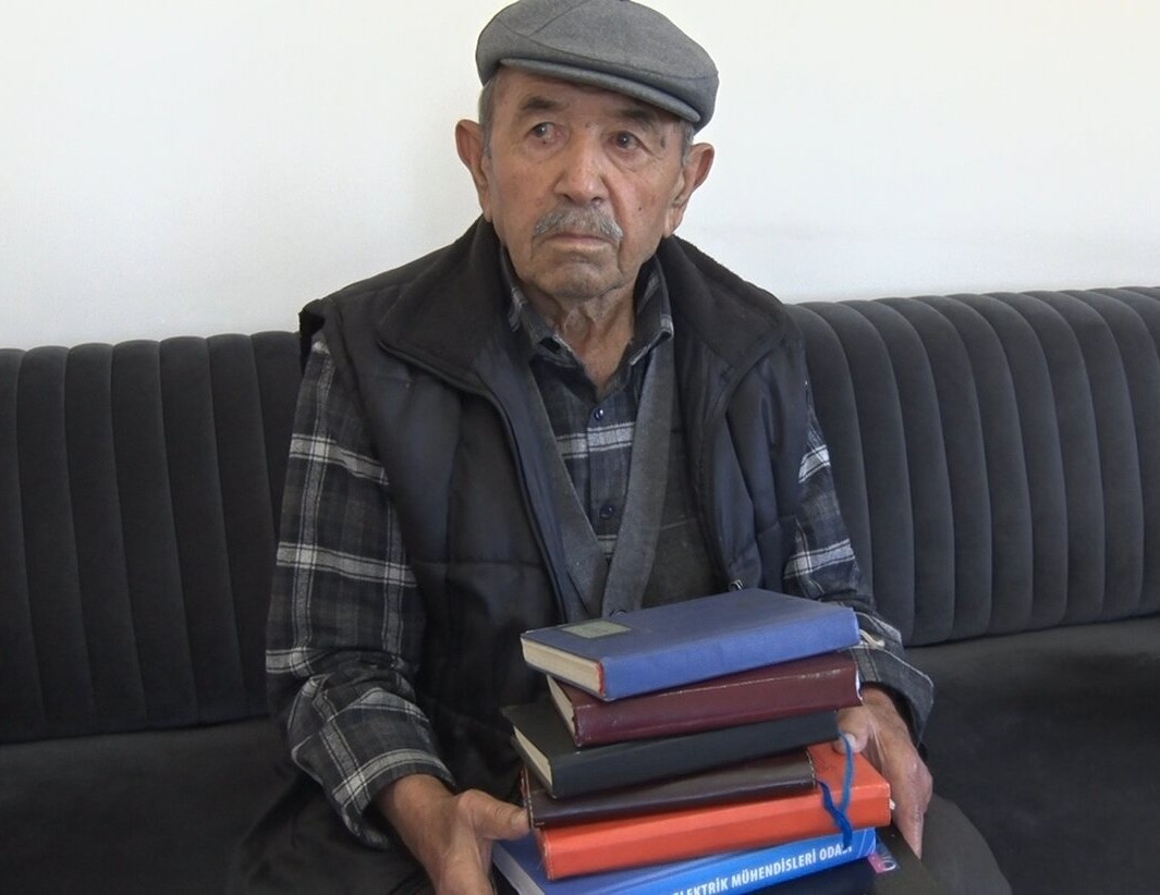 bir omru defterlere sigdirarak 59 yildir gunluk tutuyor 1
