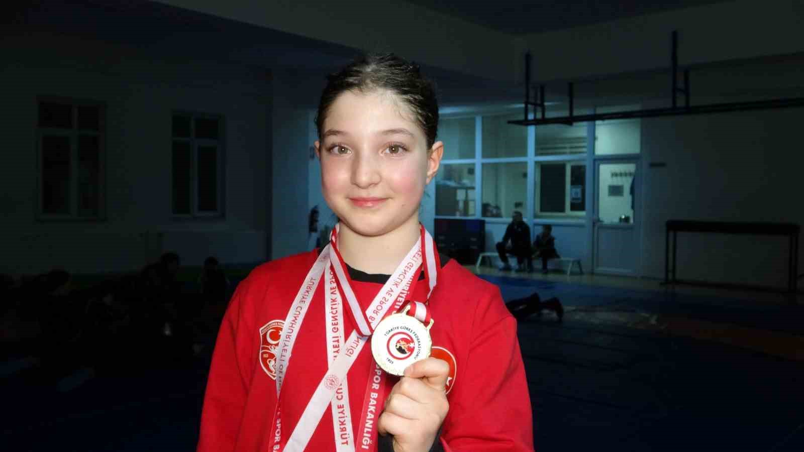 Bir yetenek taraması hayatını değiştirdi 10 yaşındaki güreşçi Asya, Türkiye şampiyonu oldu 7 bir yetenek taramasi hayatini degistirdi 10 yasindaki guresci asya turkiye sampiyonu oldu 3 8znOdnb6