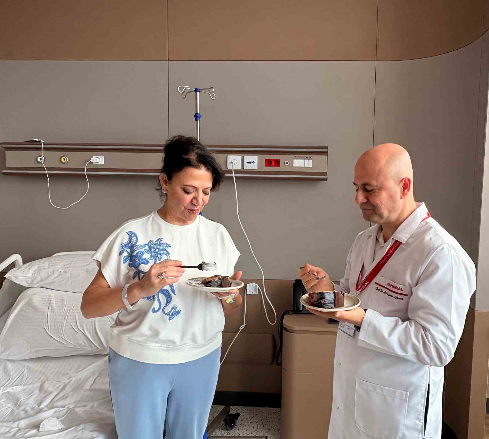 bir yil yutma mucadelesi veren doktor dogum gunu pastasini yutabilmenin mutlulugunu yasadi 1 78mR5Pg6