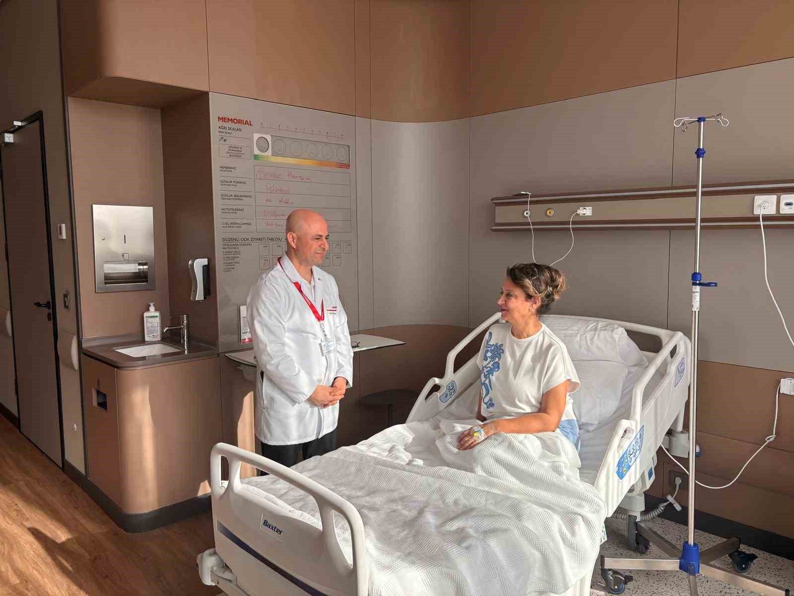 bir yil yutma mucadelesi veren doktor dogum gunu pastasini yutabilmenin mutlulugunu yasadi 4 UaVlfT8f