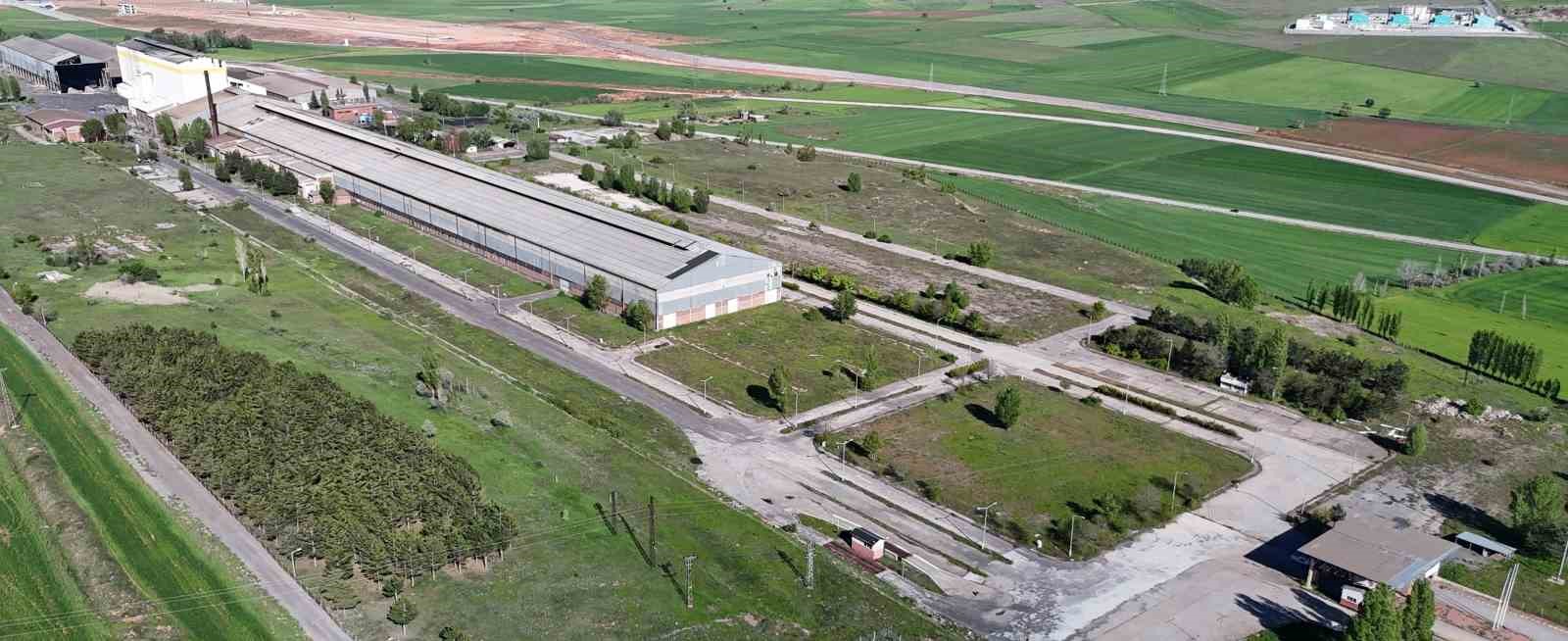 bir zamanlar devdi simdi borcundan dolayi elektrikleri kesik 1 UdGjiEmb