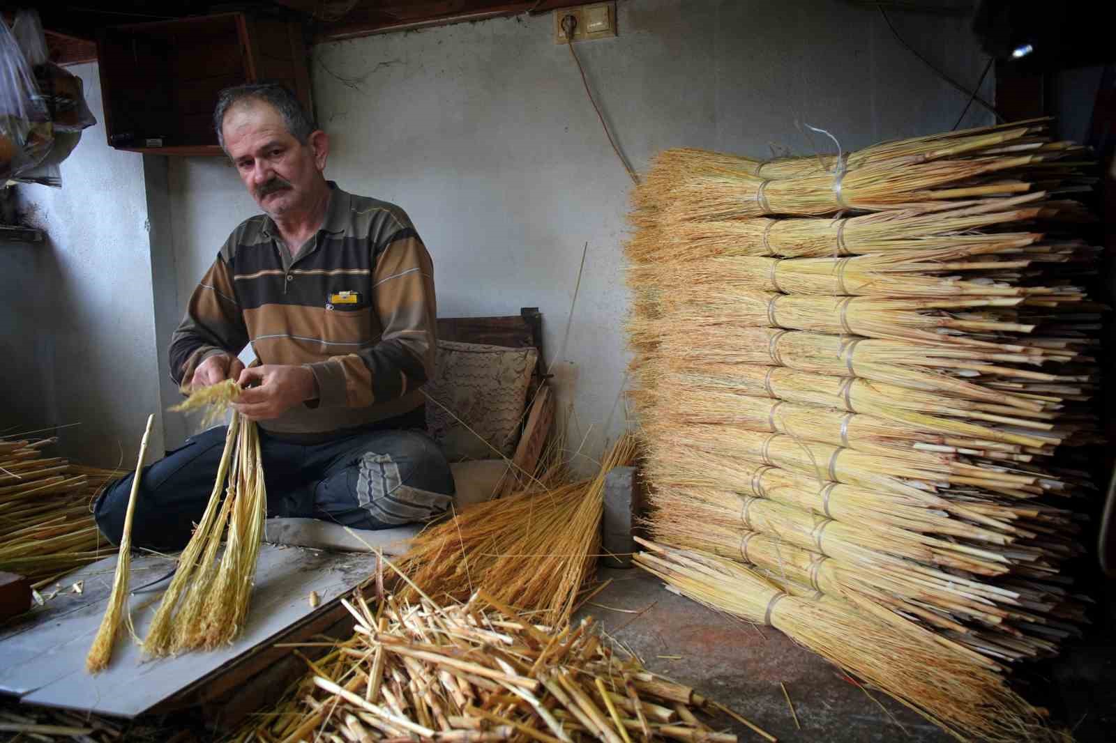 bir zamanlarin vazgecilmeziydi simdi yok oluyor ot supurgelerde son ustalar 8 z5vv1lCO