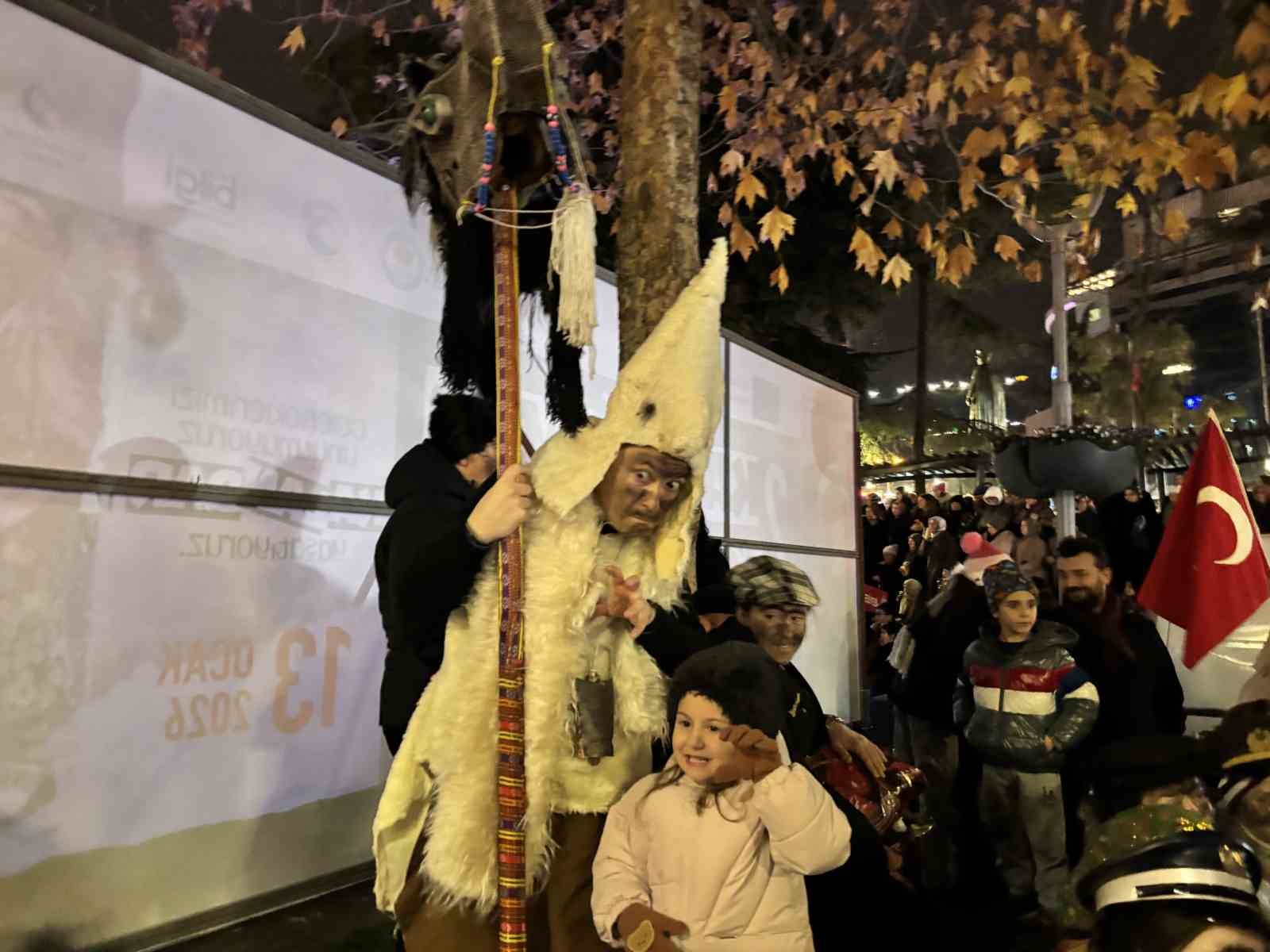 birbirinden ilginc kostumlerle kalandar gelenegi yasatildi 8 8NhDrqiR