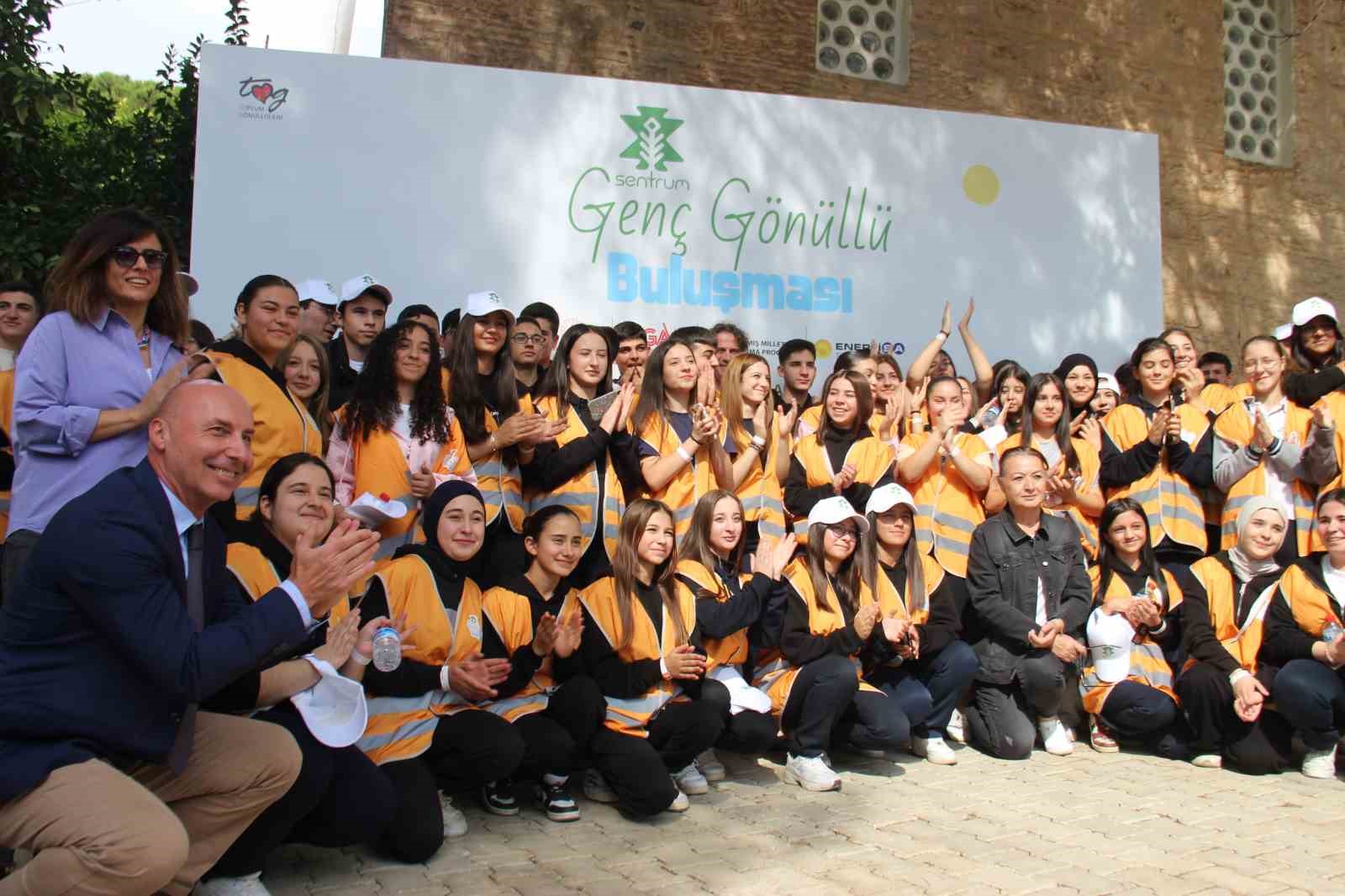 Birgi’de umut dolu etkinlik: SENTRUM genç gönüllü buluşması düzenlendi 12 birgide umut dolu etkinlik sentrum genc gonullu bulusmasi duzenlendi 8 vkQV5DRk