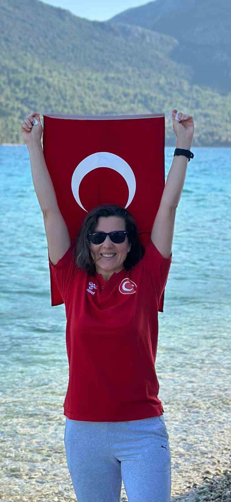 birgul erkenden finlandiyada buzun altinda rekor 5 hwjMNJQ1