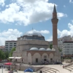 birlik-ve-beraberligin-simgesi-olan-sadaka-taslari-gunumuzde-unutuldu-ZJOe9ylr.jpg