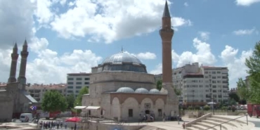 birlik-ve-beraberligin-simgesi-olan-sadaka-taslari-gunumuzde-unutuldu-ZJOe9ylr.jpg