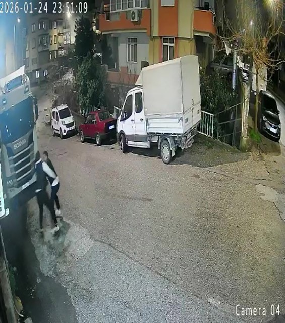 Birlikte alkol alırken tartıştığı arkadaşını ayrıldıktan sonra çağırıp bıçakla ağır yaraladı 5 birlikte alkol alirken tartistigi arkadasini ayrildiktan sonra cagirip bicakla agir yaraladi 1 Qv9reUpl