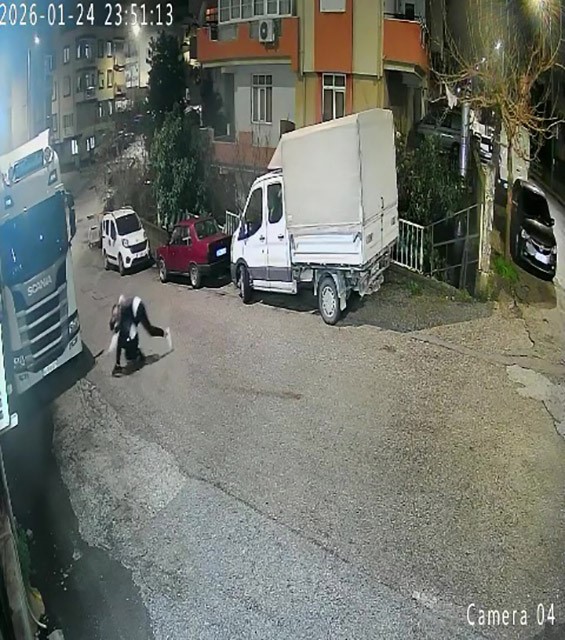 Birlikte alkol alırken tartıştığı arkadaşını ayrıldıktan sonra çağırıp bıçakla ağır yaraladı 6 birlikte alkol alirken tartistigi arkadasini ayrildiktan sonra cagirip bicakla agir yaraladi 2 tHI5pIVT