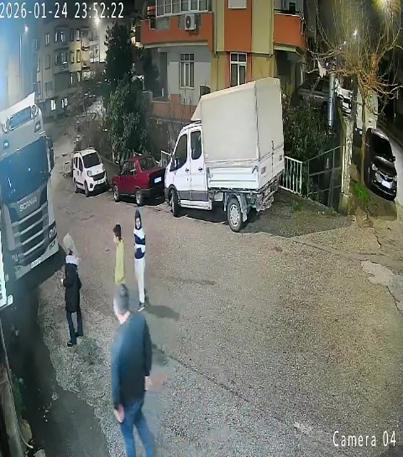 Birlikte alkol alırken tartıştığı arkadaşını ayrıldıktan sonra çağırıp bıçakla ağır yaraladı 7 birlikte alkol alirken tartistigi arkadasini ayrildiktan sonra cagirip bicakla agir yaraladi 3 IyFycfGR