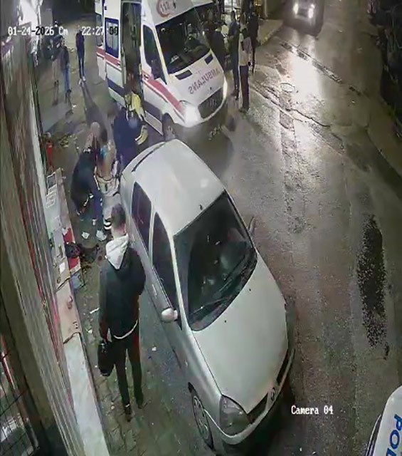 Birlikte alkol alırken tartıştığı arkadaşını ayrıldıktan sonra çağırıp bıçakla ağır yaraladı 11 birlikte alkol alirken tartistigi arkadasini ayrildiktan sonra cagirip bicakla agir yaraladi 7 aAPbvaNJ