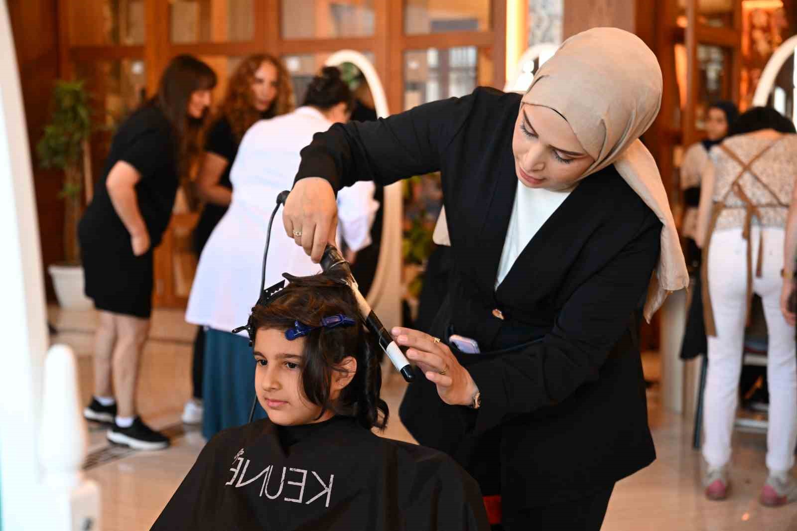 "Birlikte Güzeliz" Projesi kapsamında çocuklar gönüllü kuaförlerle bir araya geldi 6 birlikte guzeliz projesi kapsaminda cocuklar gonullu kuaforlerle bir araya geldi 2 kwf8BfJb