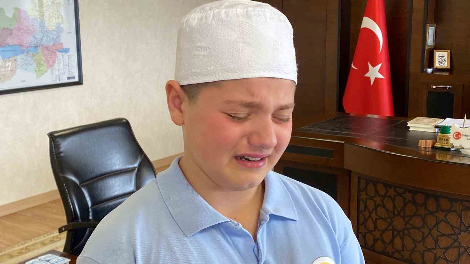 birlikte hafiz oldugu annesine gozyaslariyla tesekkur etti 0 99rdryXc