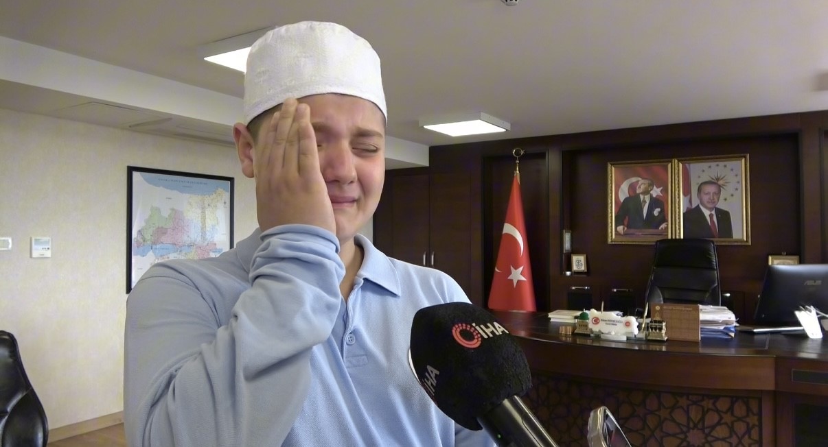 birlikte hafiz oldugu annesine gozyaslariyla tesekkur etti 6 9HysFpyf