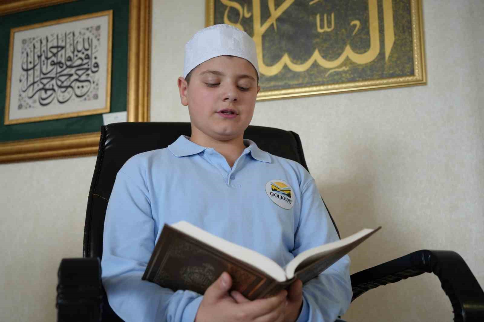 birlikte hafiz oldugu annesine gozyaslariyla tesekkur etti 7 4saRVVRb