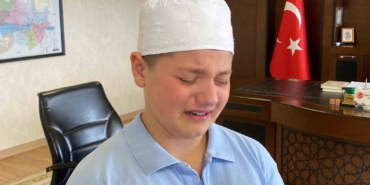 birlikte-hafiz-oldugu-annesine-gozyaslariyla-tesekkur-etti-8LPaDxJO.jpg