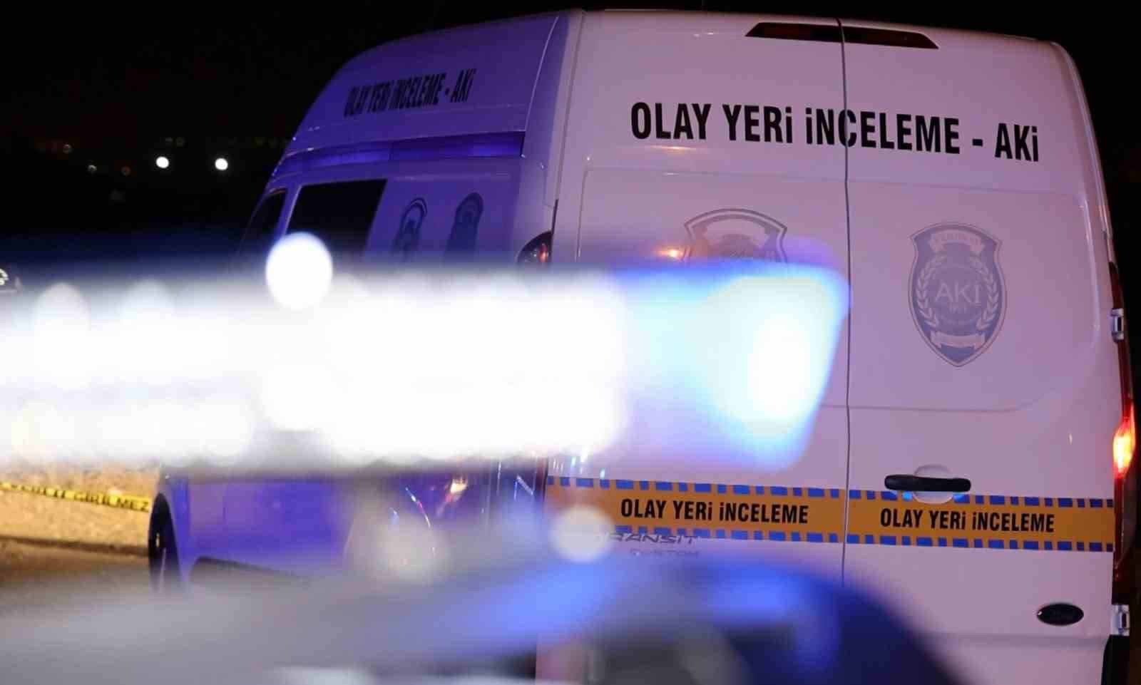 birlikte yasadigi kadini tabancayla oldurdu insaatin catisinda boyle yakalandi 3 Lw1lJKsJ