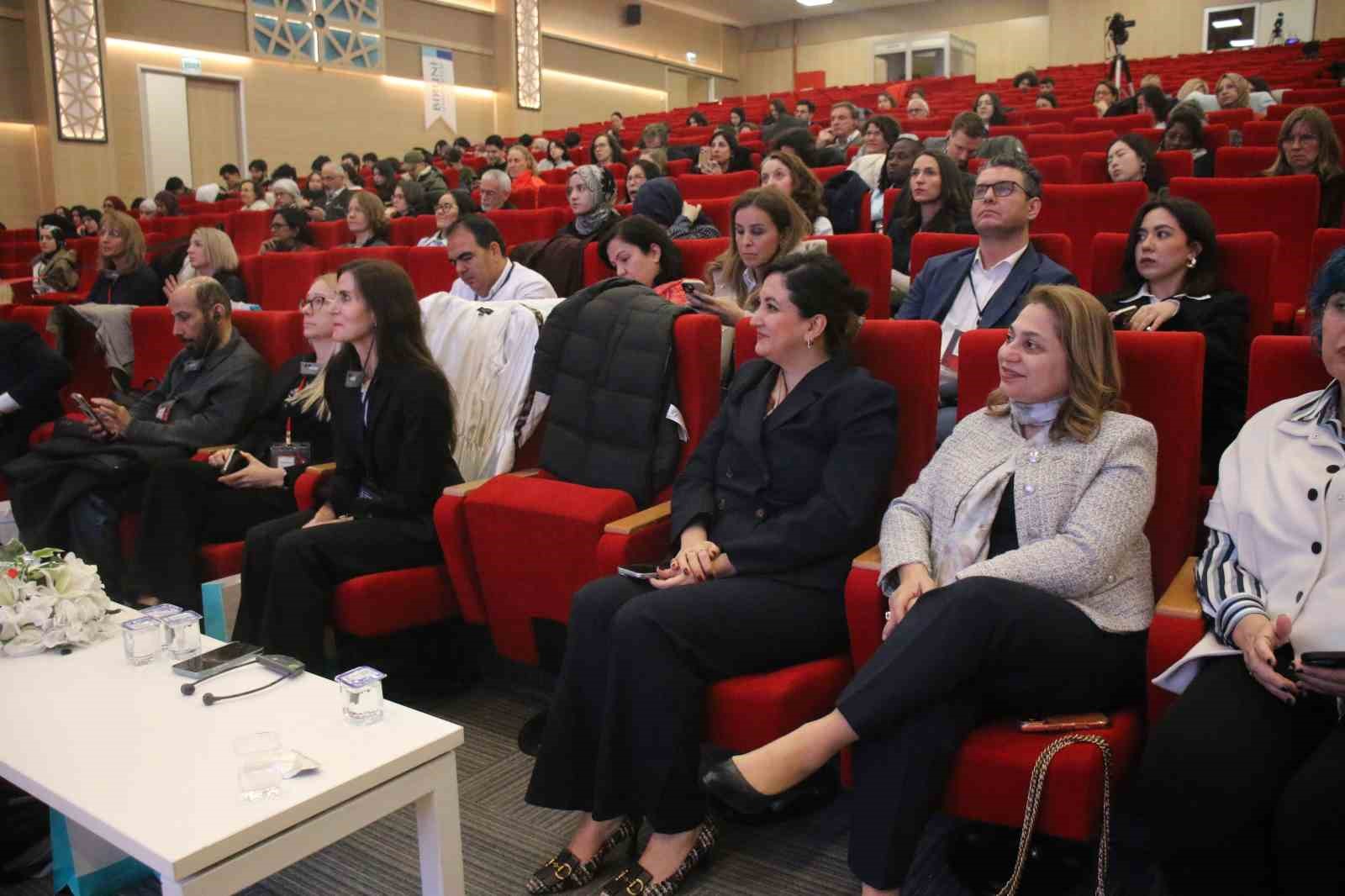 biruni universitesi ev sahipliginde saglikli yasam tibbi sempozyumu duzenlendi 0