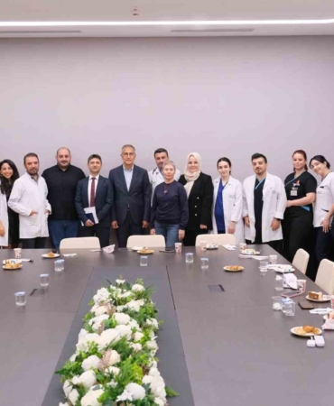 biruni-universitesi-tip-fakultesi-hastanesinde-100uncu-kemik-iligi-nakli-gerceklestirildi-Ujn2cdOg.jpg