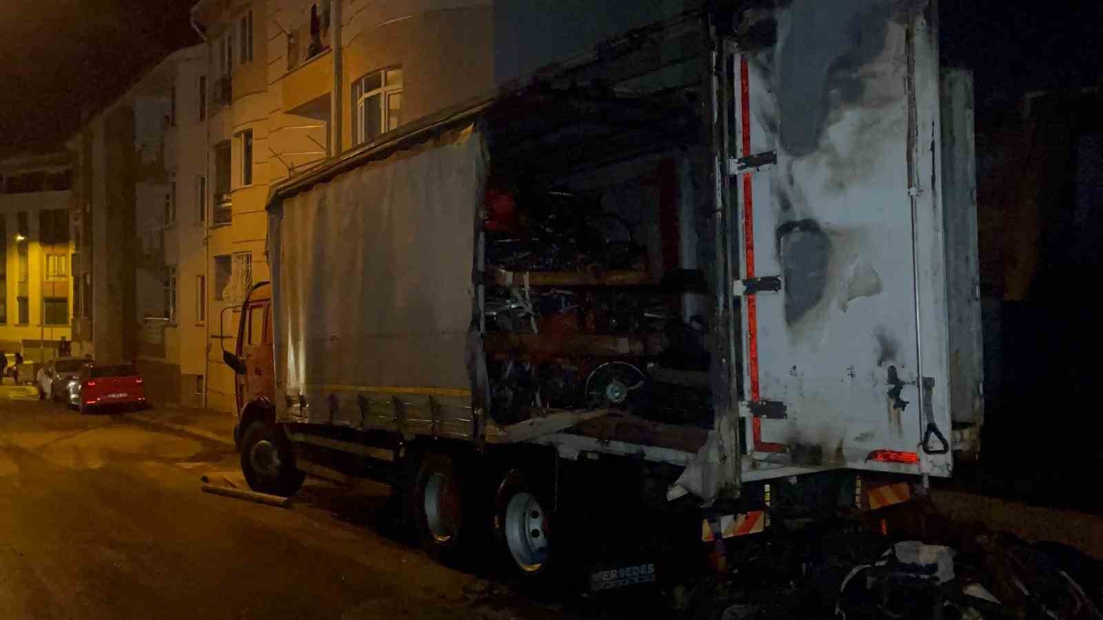 bisiklet yuklu kamyonda cikan yanginin sebebi arastiriliyor 2 hUdyTLDl