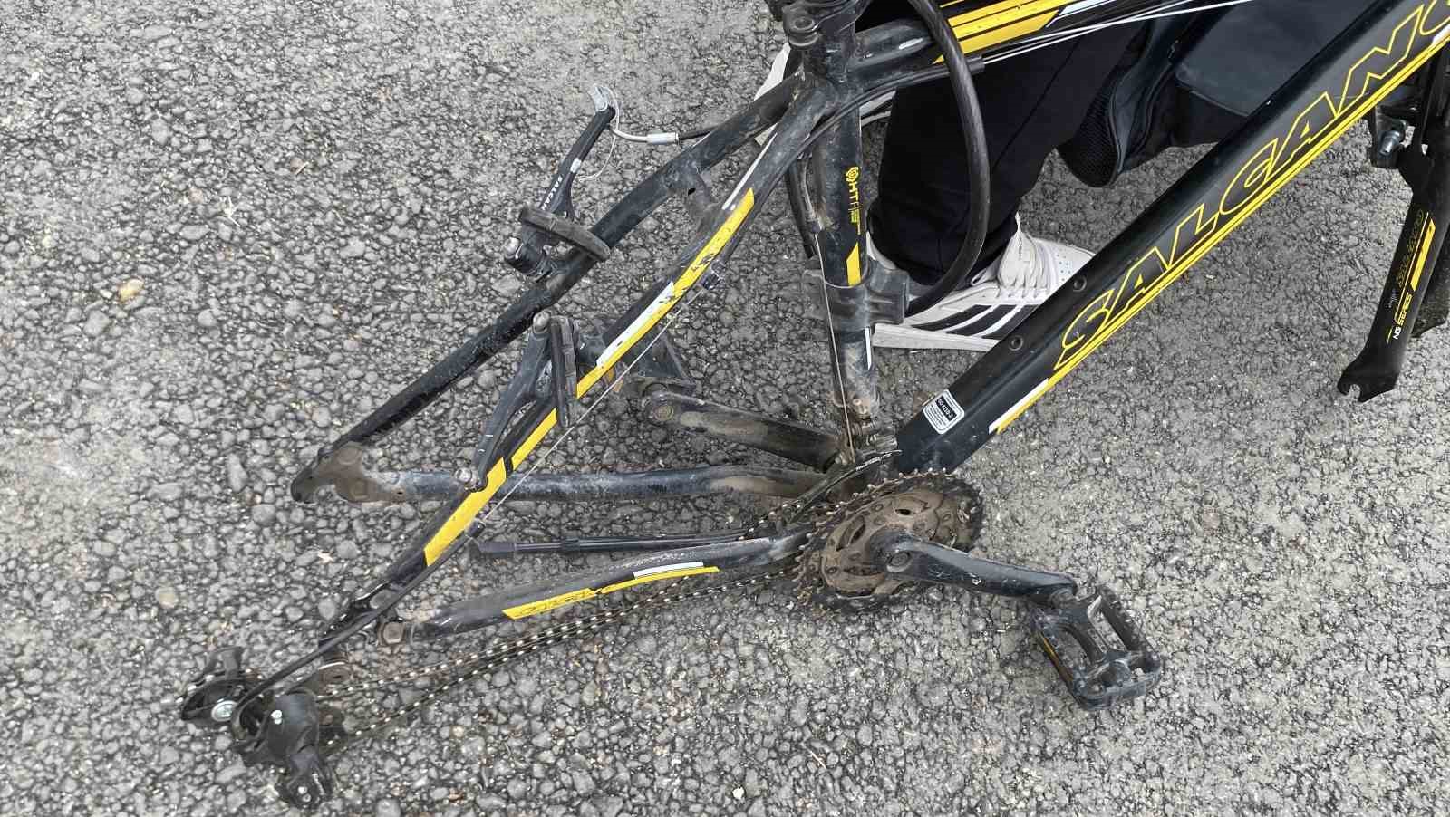 bisikletin kilidini acamayinca tekerini sokup caldilar 4 YwGFgOMc