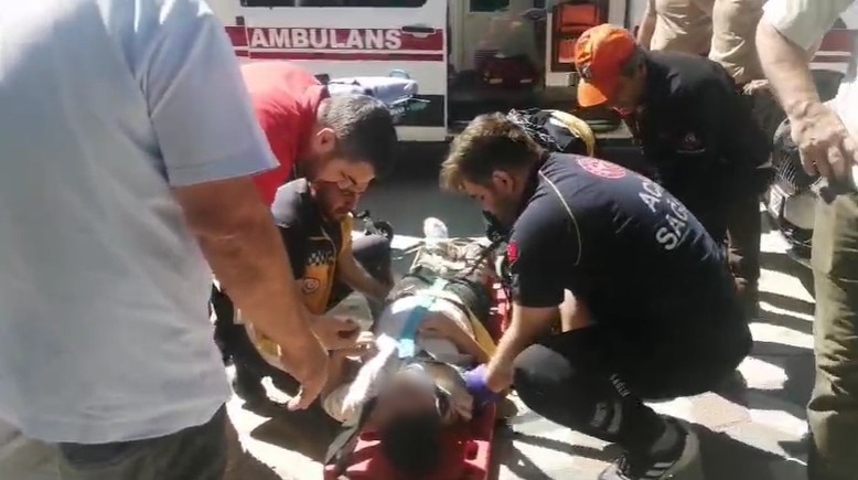 bisikletiyle aniden yola cikan cocuga otomobil carpti 3 eyrFcb6i