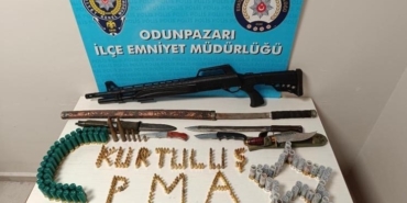 bisikletle-carptigi-vatandasi-tehdit-eden-sahsin-is-yerinden-cephanelik-cikti-BCixP6Al.jpg