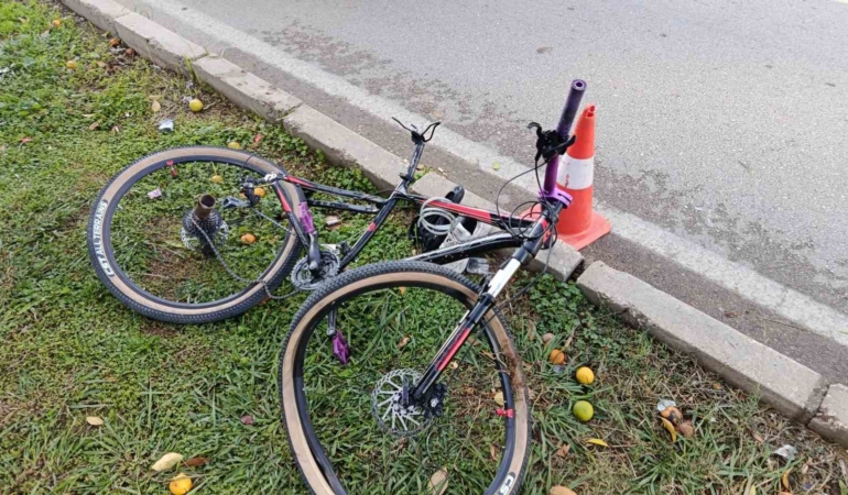 bisikletli-cocuga-carparak-olumune-sebep-olan-surucu-polise-teslim-oldu-qJlnSMpK.jpg