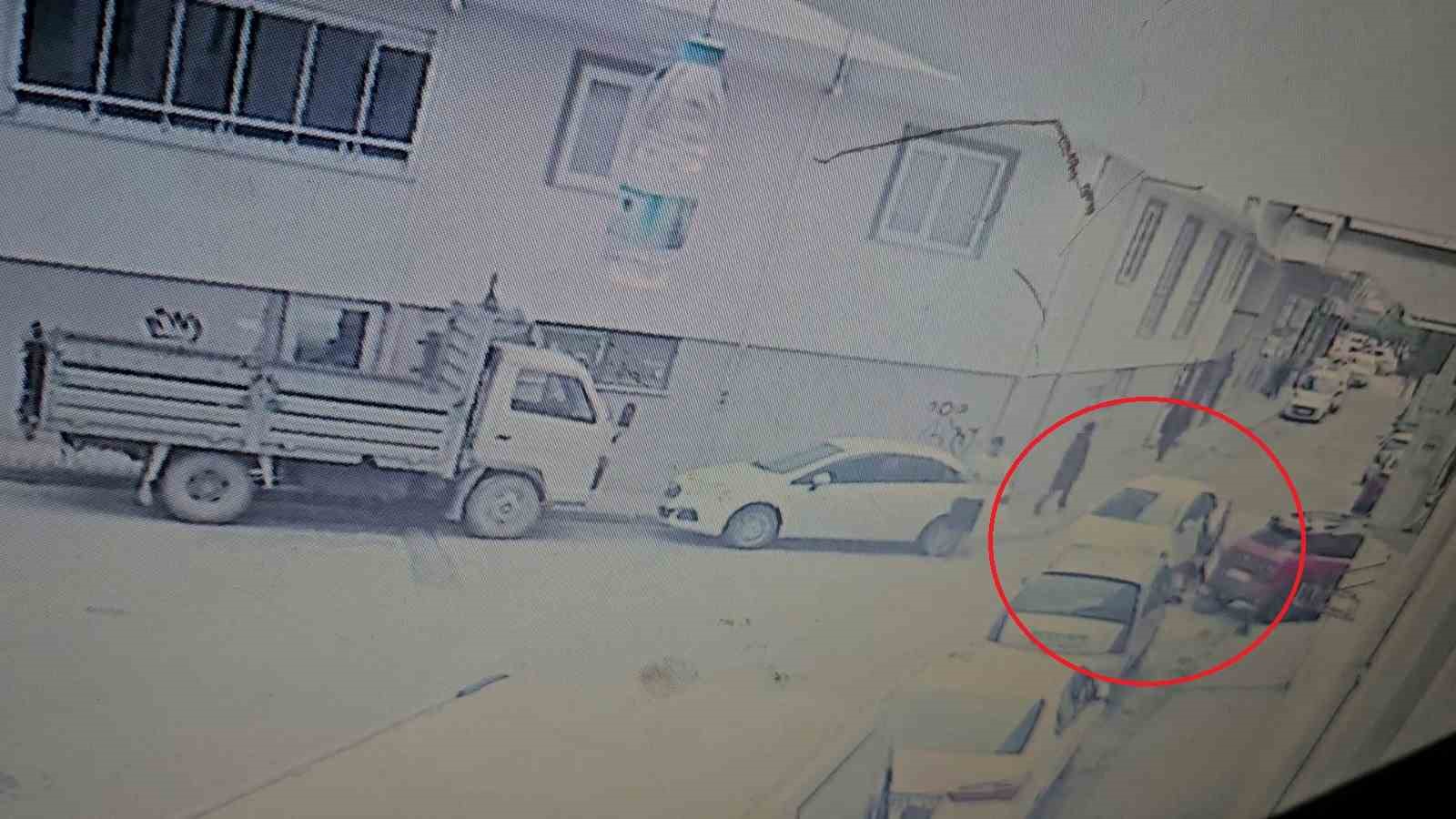 bisikletli cocuklar otomobille boyle carpisti kaza ani kamerada 1 SIIiO7z1