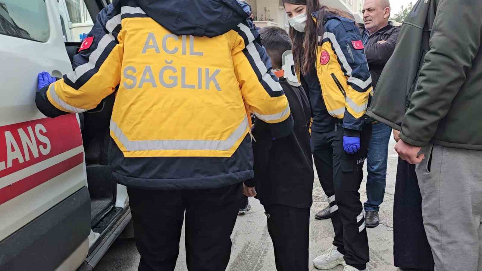 bisikletli cocuklar otomobille boyle carpisti kaza ani kamerada 3 tKJICkeV