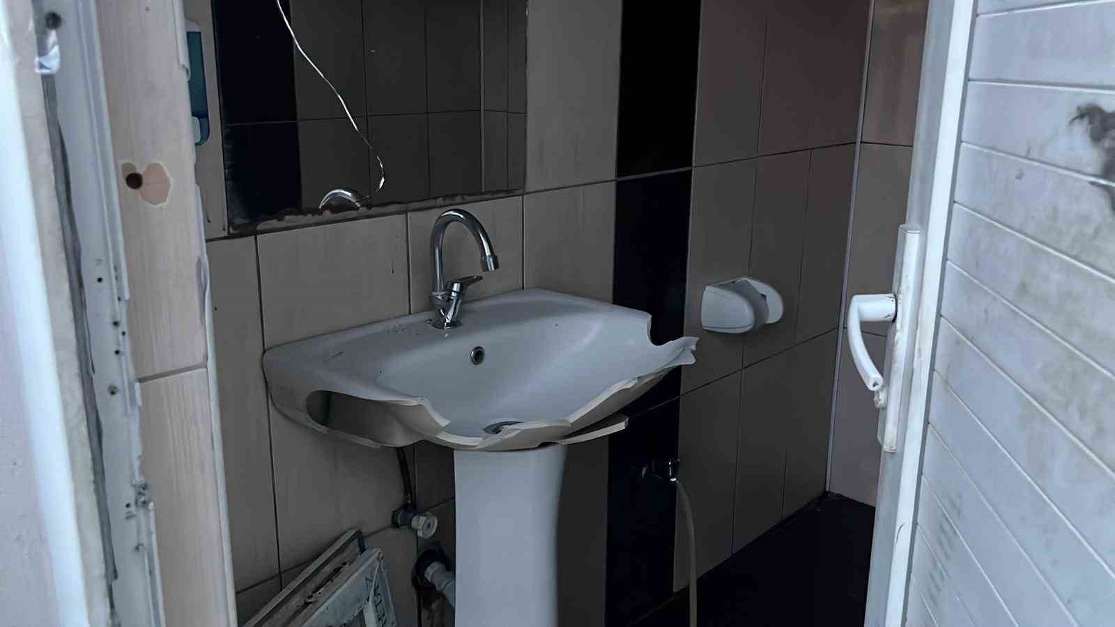 bisikletli magandalar suruculerin kabusu oldu araclarin lastiklerini kesip tuvalete zarar verdiler 2 slXPguEA